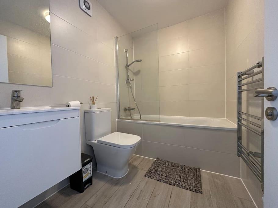 Newly Refurbished Luxury 3 Bedroom Apartment Лондон Екстер'єр фото
